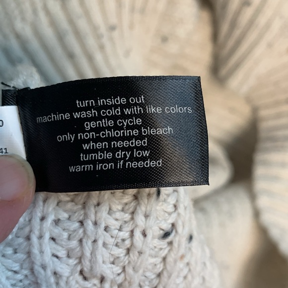 Lane Bryant 18/20 Plus ladies cream sweater. Cold shoulder. - Picture 7 of 7